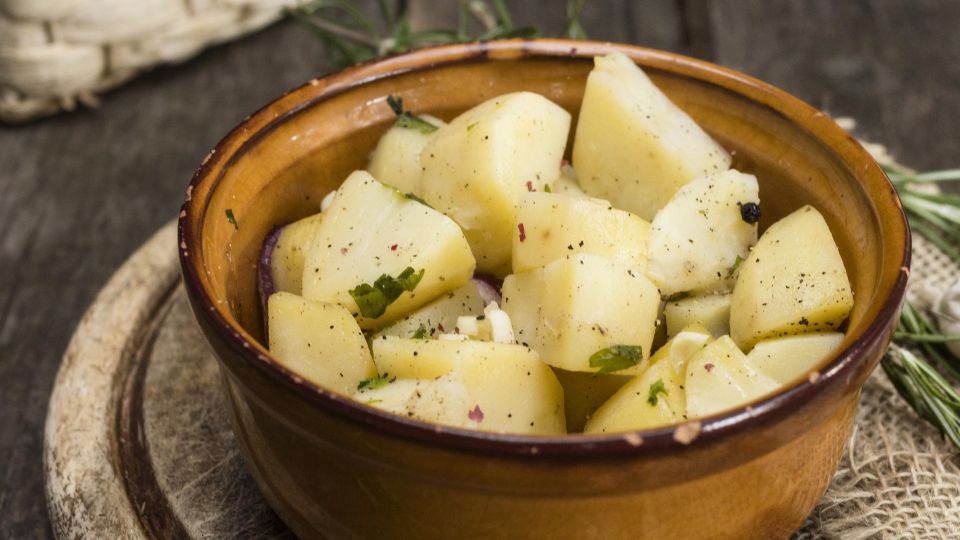 Вареный картофель не превратится в клейстер: добавьте в воду этот продукт