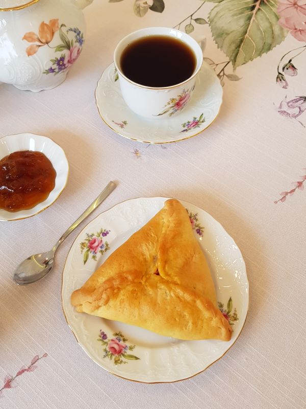 Пирожки с капустой и колбасой: классика в новом исполнении