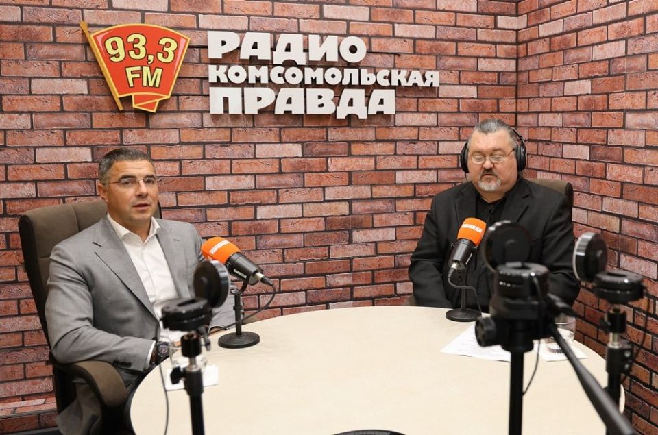 Глава города Тулы Алексей Эрк посетил редакцию газеты «Комсомольская правда» в Туле и пообщался с журналистами