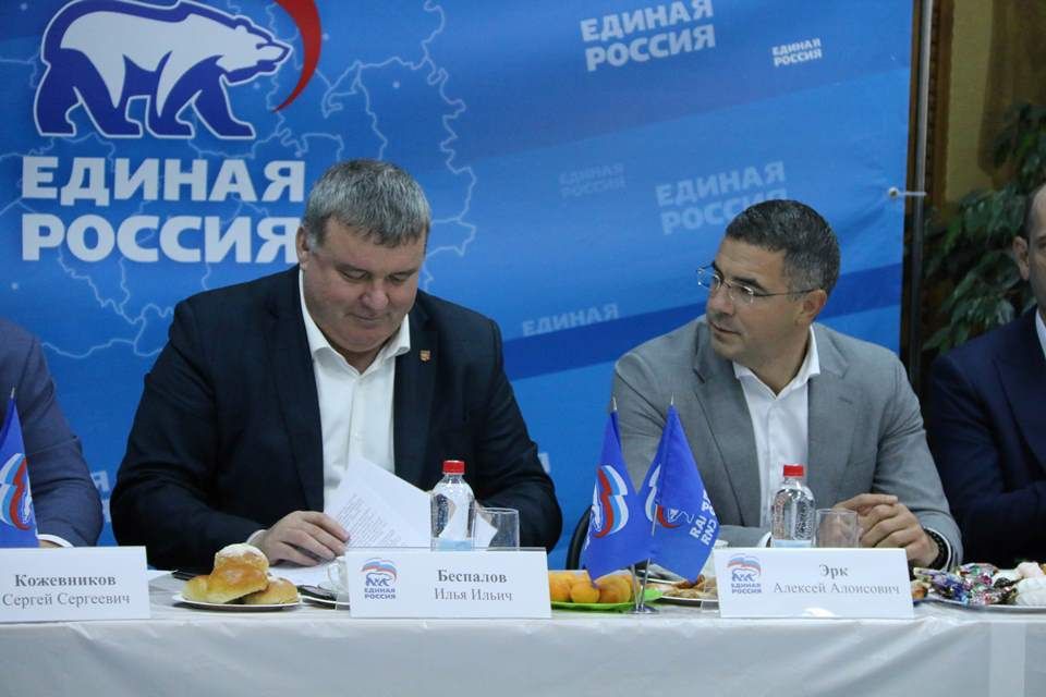 Алексей Эрк и Илья Беспалов провели встречу с активом Зареченского округа