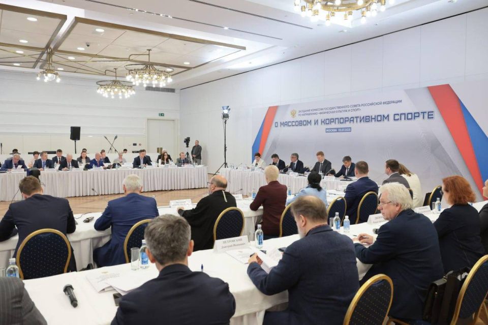 На заседании комиссии Госсовета по спорту губернатор Тульской области Дмитрий Миляев представил инициативы по выполнению поручения президента о вовлечении 70% россиян в систематические занятия спортом