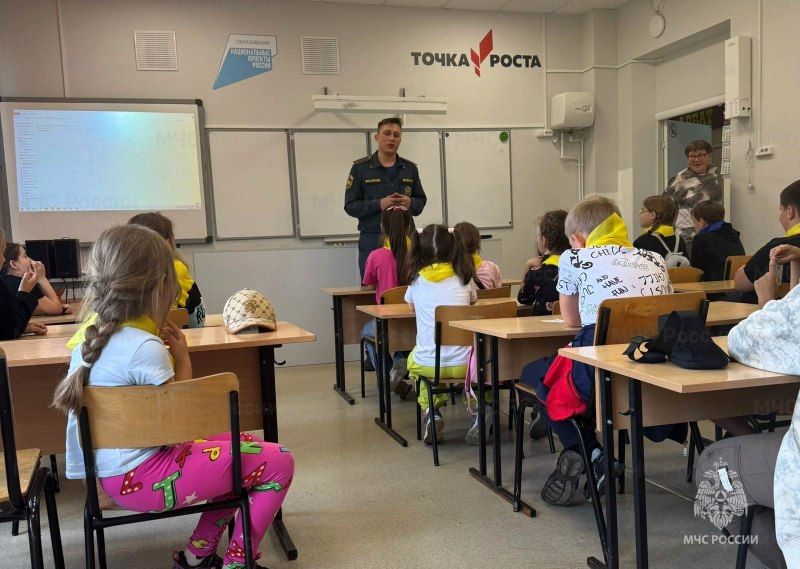Сквозь брызги воды из пожарного рукава и профилактические беседы к безопасности