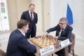 Сергей Карякин сыграл в шахматы с Дмитрием Миляевым