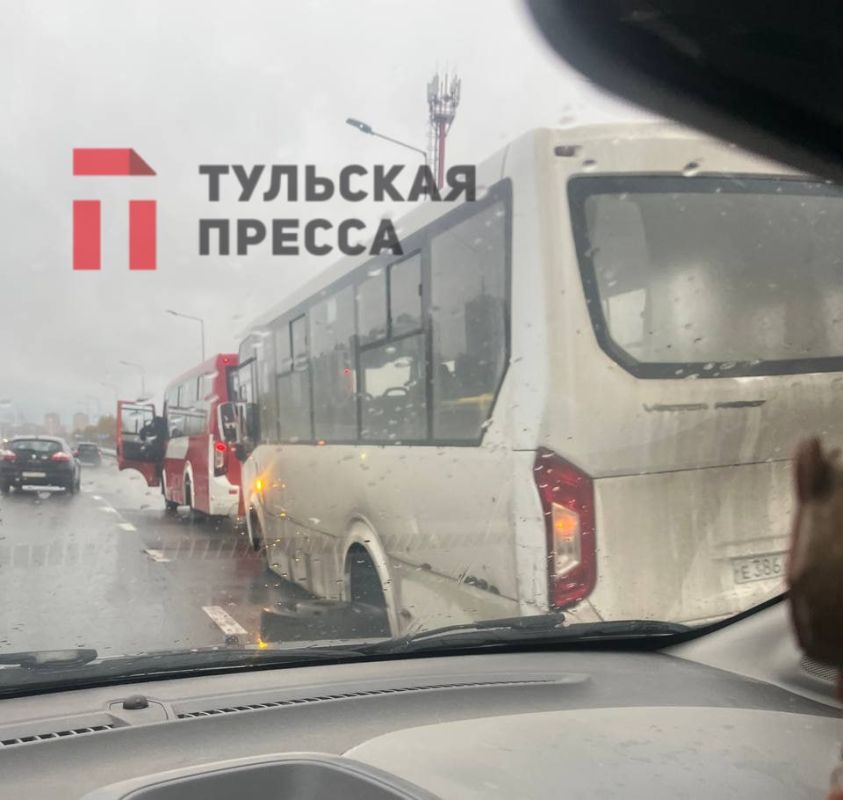 Вместе с дождем в Тулу пришли пробки, ДТП и сломанные автобусы