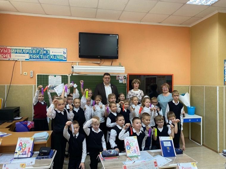 Это должен знать каждый: в школах проводятся тематические уроки по безопасности дорожного движения