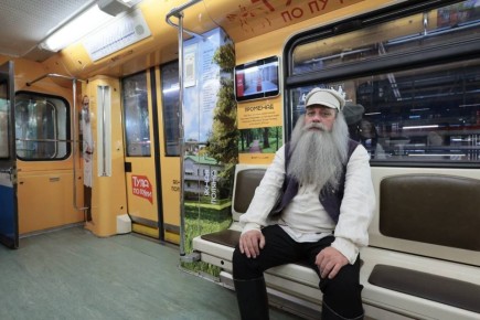 С сегодняшнего дня по Арбатско-Покровской линии московского метро начал курсировать яркий брендированный поезд «Открой Тульскую область»