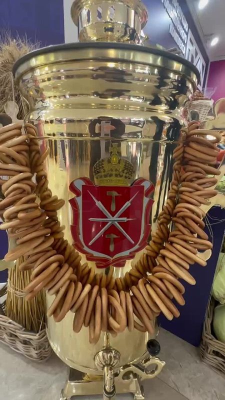 Увидеть и оценить: Губернатор Дмитрий Миляев и Валентина Матвиенко посетили стенд Тульской области в Совете Федерации