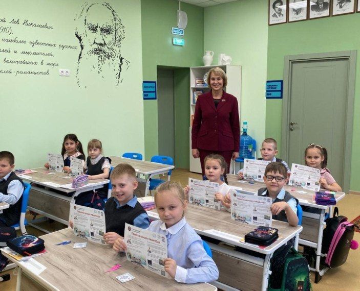 Это должен знать каждый: в школах проводятся тематические уроки по безопасности дорожного движения