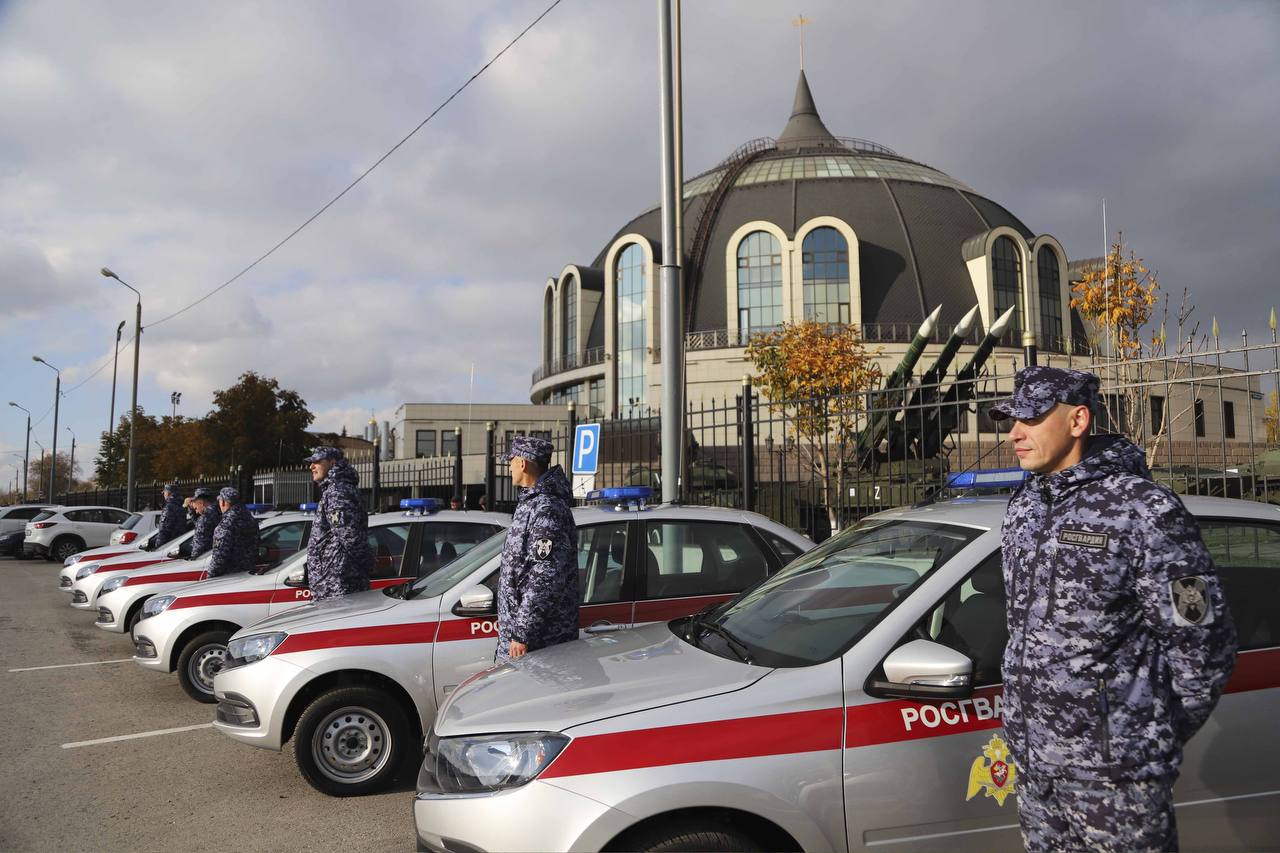 Новые служебные автомобили получили подразделения вневедомственной охраны Росгвардии в Туле Новые служебные автомобили получили подразделения вневедомственной охраны Росгвардии в Туле
