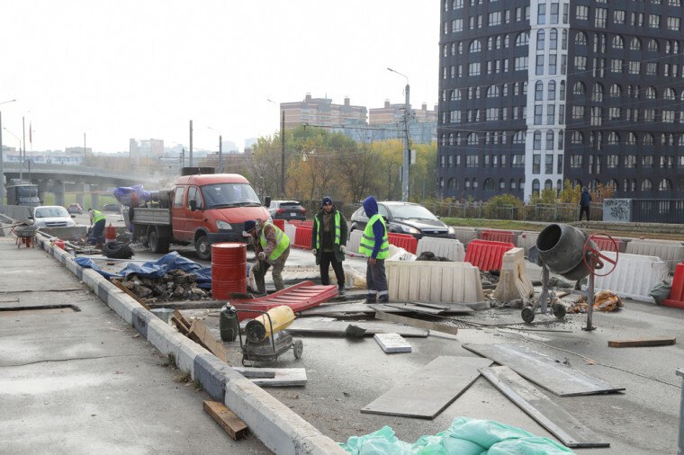 На Павшинском мосту продолжаются работы по восстановлению деформационных швов На Павшинском мосту продолжаются работы по восстановлению деформационных швов