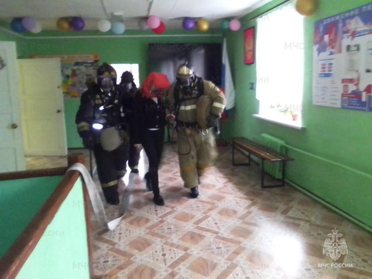 Пожарно-тактические учения прошли в одной из школ Арсеньевского района Пожарно-тактические учения прошли в одной из школ Арсеньевского района