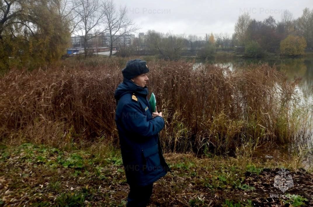 Инспекторы ГИМС МЧС России патрулируют водоемы и напоминают о безопасности детям Инспекторы ГИМС МЧС России патрулируют водоемы и напоминают о безопасности детям