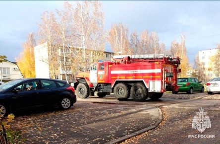 Огнеборцы потушили пожар в Суворове