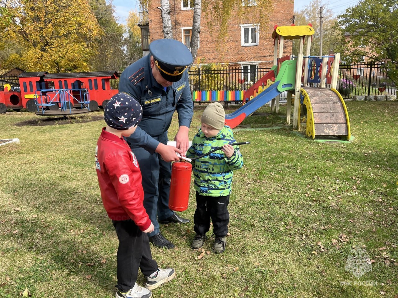 В Кимовском районе сотрудники МЧС России проинструктировали более 750 жителей В Кимовском районе сотрудники МЧС России проинструктировали более 750 жителей
