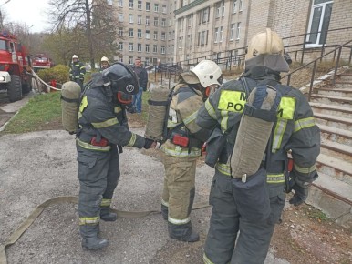 В Донском спасатели провели пожарно-тактические учения на объекте здравоохранения