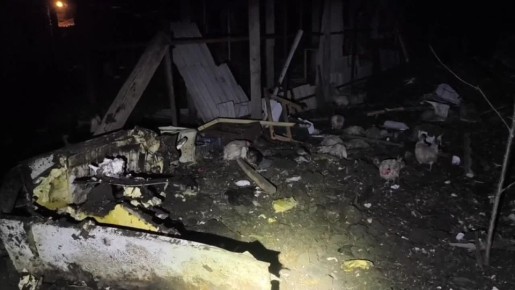 В Луганске беспилотник ВСУ самолетного типа ударил по частным домам, сообщили власти ЛНР