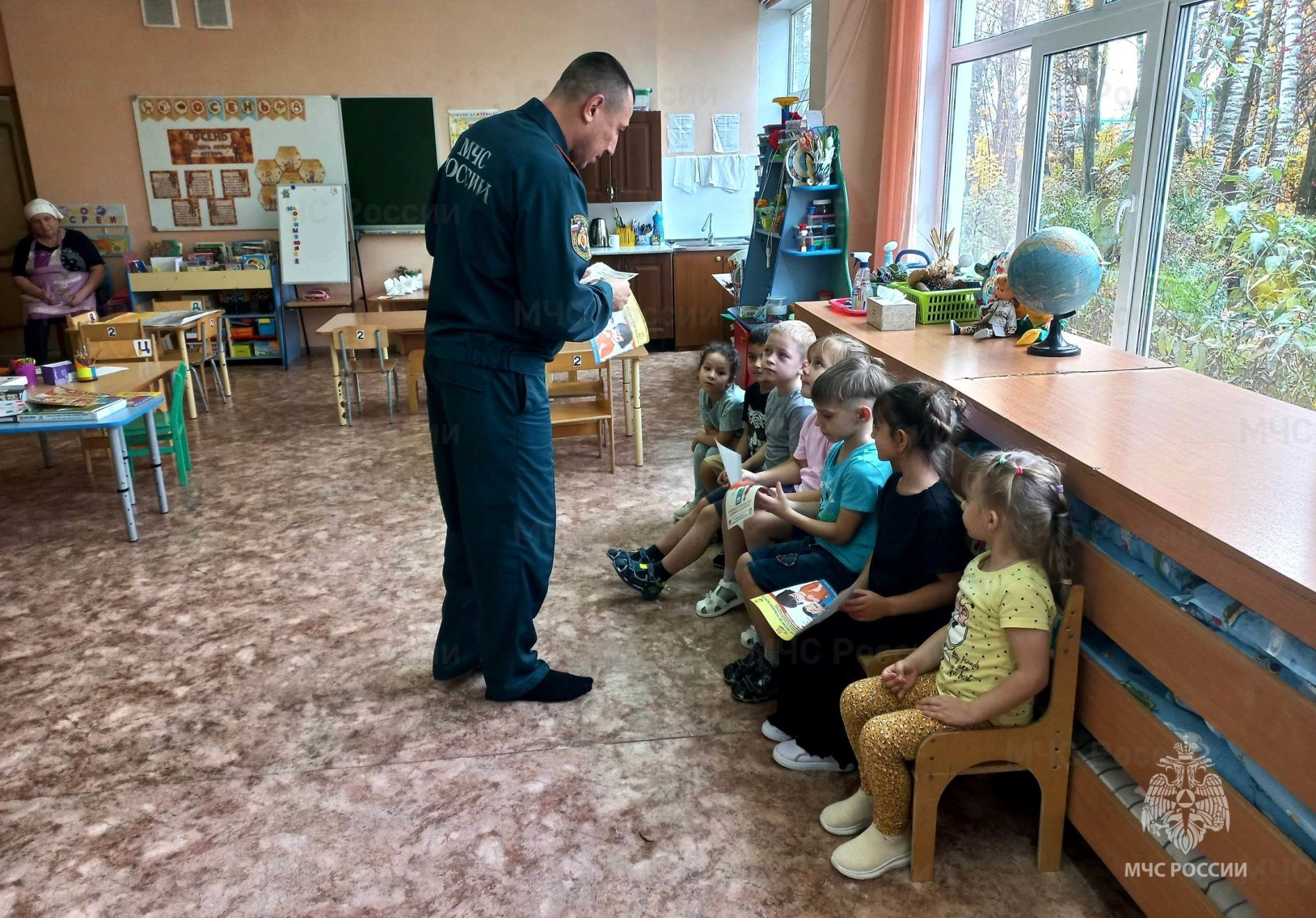 Спасатели рассказали подрастающему поколению, как защититься от пожара Спасатели рассказали подрастающему поколению, как защититься от пожара