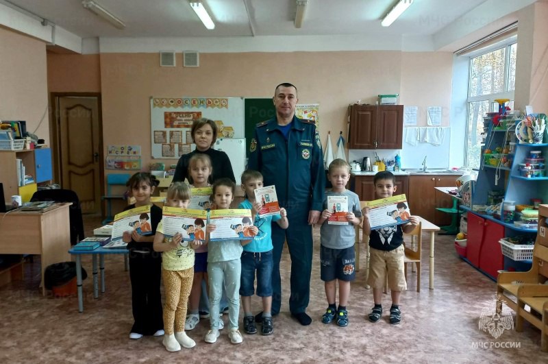 Спасатели рассказали подрастающему поколению, как защититься от пожара Спасатели рассказали подрастающему поколению, как защититься от пожара