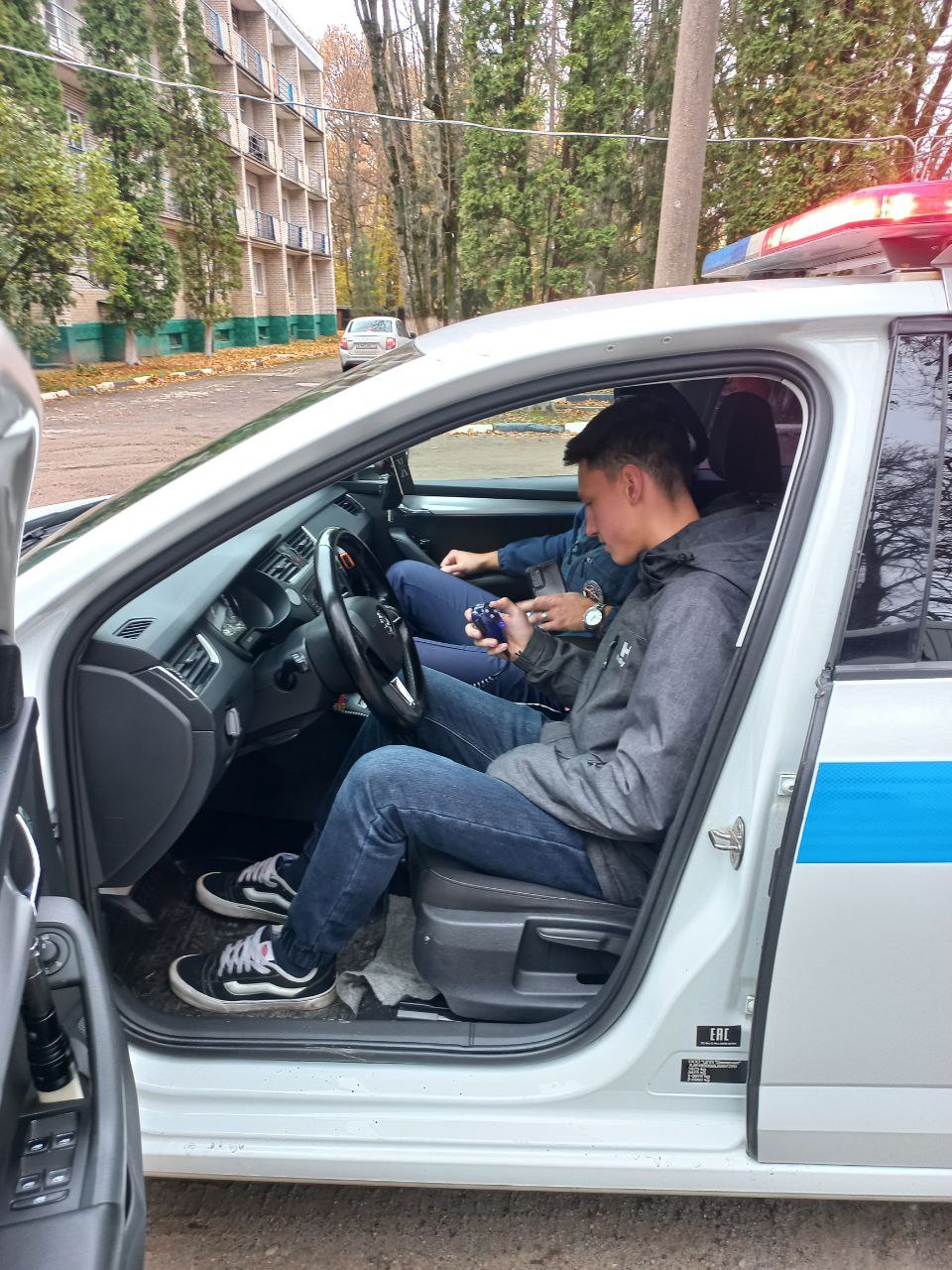 В рамках акции «Будь в форме» сотрудники патрульно-постовой службы полиции провели профориентационное мероприятие со школьниками В рамках акции «Будь в форме» сотрудники патрульно-постовой службы полиции провели профориентационное мероприятие со школьниками