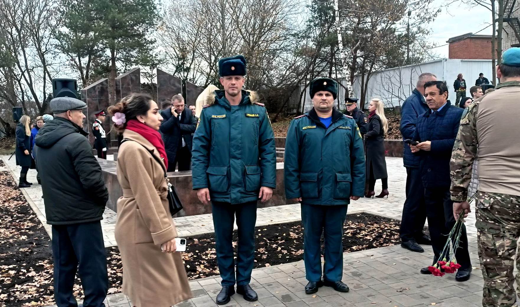 Сотрудники МЧС России приняли участие в открытии мемориального комплекса «Участникам специальной военной операции» в Плавске Сотрудники МЧС России приняли участие в открытии мемориального комплекса «Участникам специальной военной операции» в Плавске