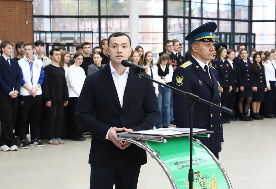 Евгений Смолянинов поздравил сотрудников Федеральной службы судебных приставов Евгений Смолянинов поздравил сотрудников Федеральной службы судебных приставов