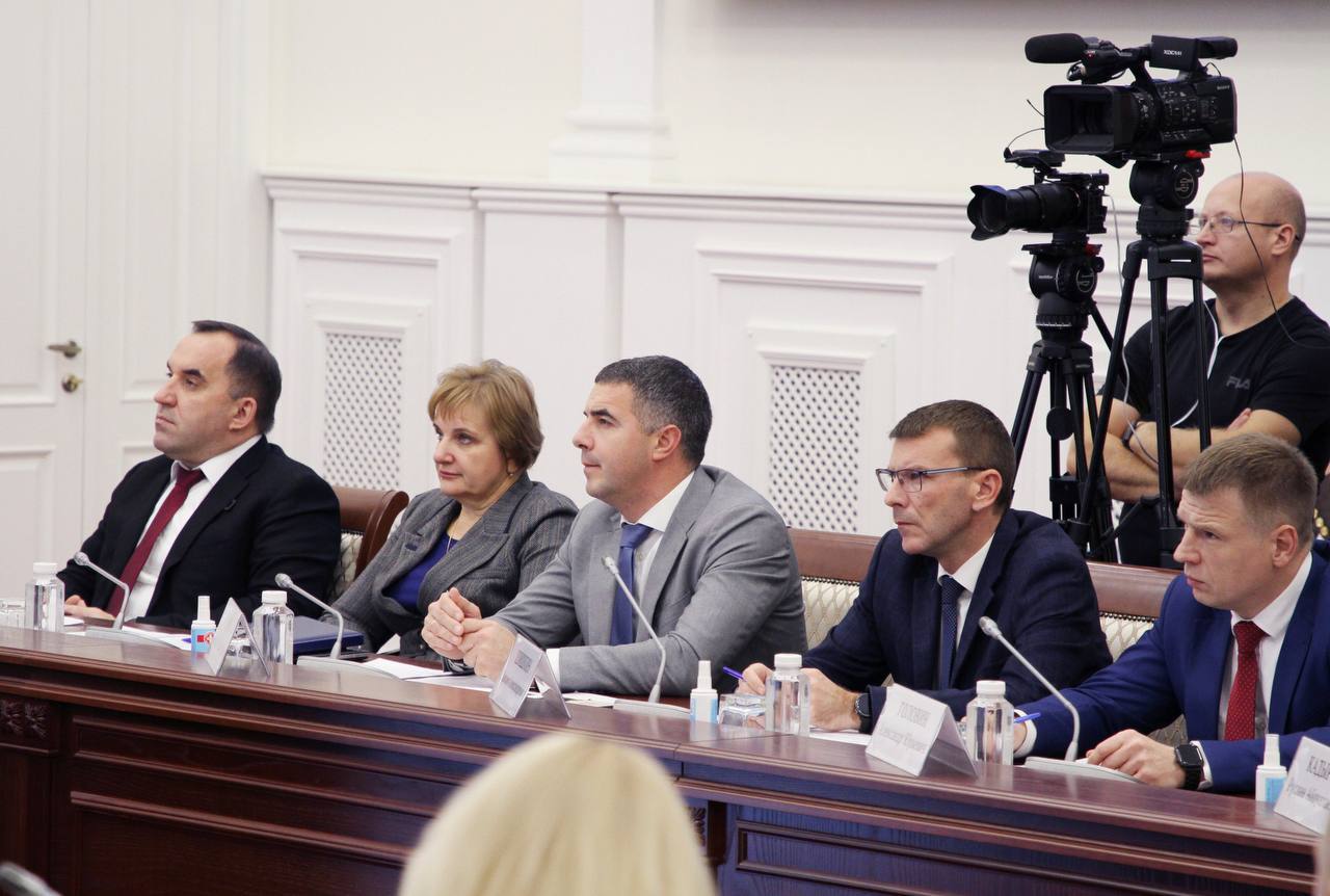 Губернатор Тульской области Дмитрий Миляев провел заседание общественного совета проекта «Герой 71» Губернатор Тульской области Дмитрий Миляев провел заседание общественного совета проекта «Герой 71»