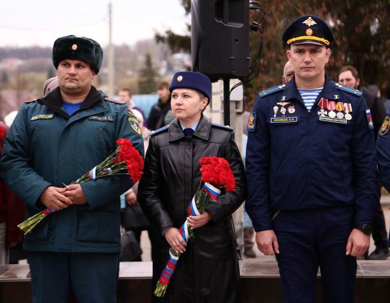 Сотрудники МЧС России приняли участие в открытии мемориального комплекса «Участникам специальной военной операции» в Плавске Сотрудники МЧС России приняли участие в открытии мемориального комплекса «Участникам специальной военной операции» в Плавске