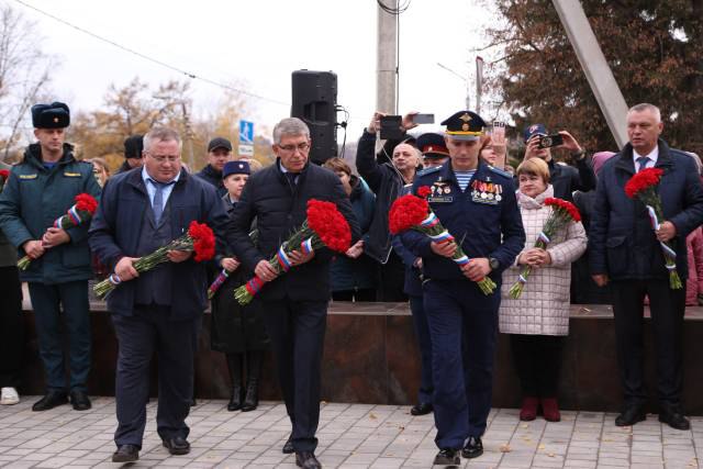 Сотрудники МЧС России приняли участие в открытии мемориального комплекса «Участникам специальной военной операции» в Плавске Сотрудники МЧС России приняли участие в открытии мемориального комплекса «Участникам специальной военной операции» в Плавске