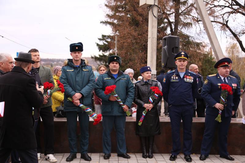 Сотрудники МЧС России приняли участие в открытии мемориального комплекса «Участникам специальной военной операции» в Плавске