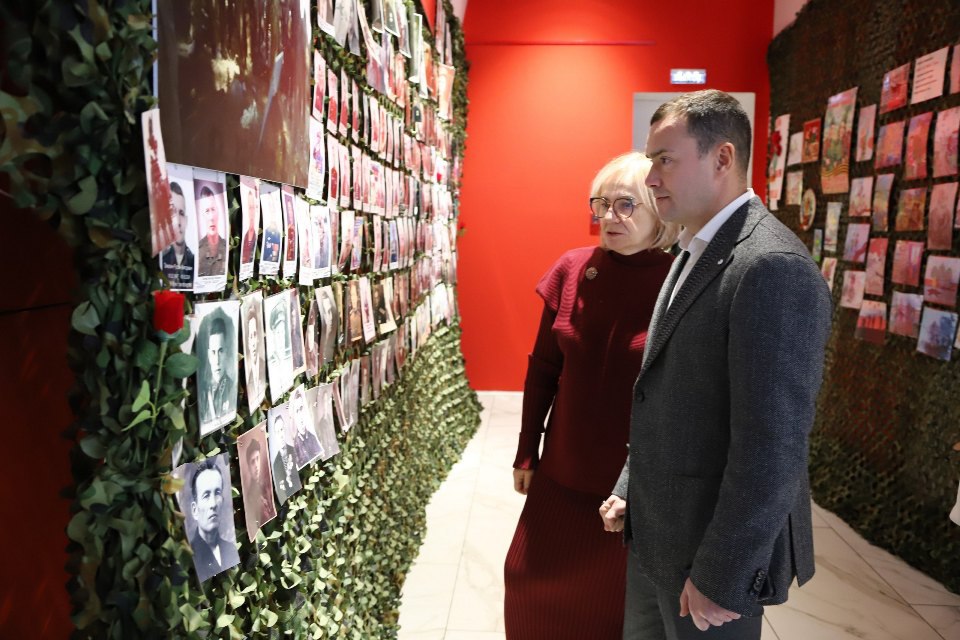 Алексей Эрк и депутаты Тульской городской Думы приняли участие в открытии выставки «Во все времена. Медики на фронтах войны» Алексей Эрк и депутаты Тульской городской Думы приняли участие в открытии выставки «Во все времена. Медики на фронтах войны»