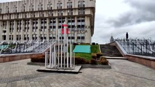 А на площади Ленина уже готовятся к Новому году