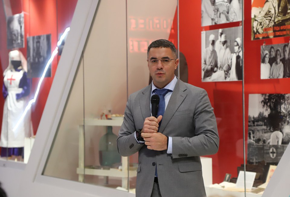 Алексей Эрк и депутаты Тульской городской Думы приняли участие в открытии выставки «Во все времена. Медики на фронтах войны»