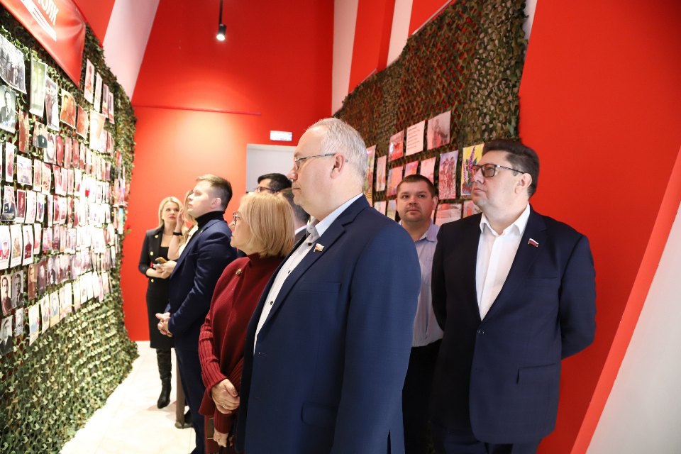 Алексей Эрк и депутаты Тульской городской Думы приняли участие в открытии выставки «Во все времена. Медики на фронтах войны» Алексей Эрк и депутаты Тульской городской Думы приняли участие в открытии выставки «Во все времена. Медики на фронтах войны»