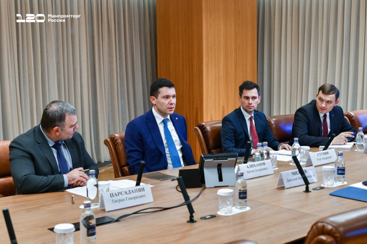 Глава Минпромторга России провел рабочую встречу с губернатором Тульской области Глава Минпромторга России провел рабочую встречу с губернатором Тульской области