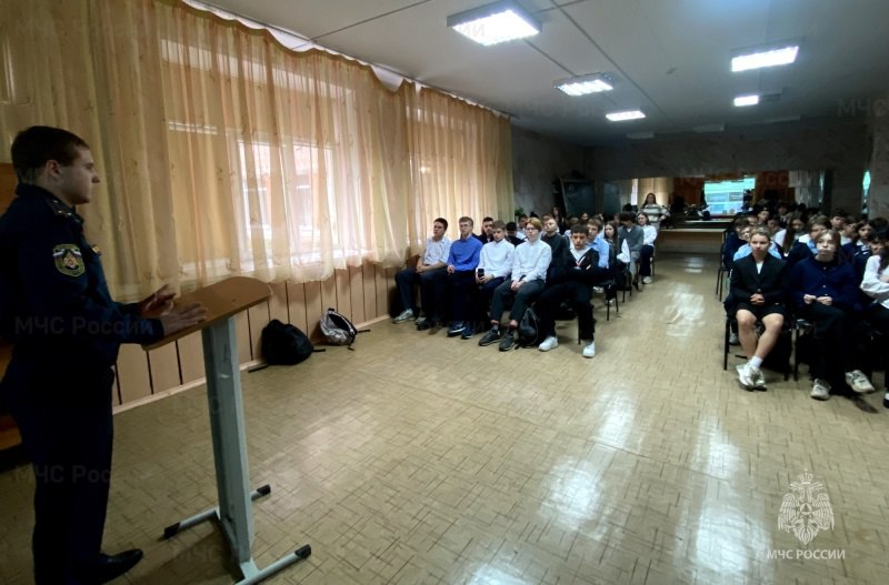 Новомосковские спасатели рассказали о пожарной безопасности детям с ограниченными возможностями здоровья Новомосковские спасатели рассказали о пожарной безопасности детям с ограниченными возможностями здоровья