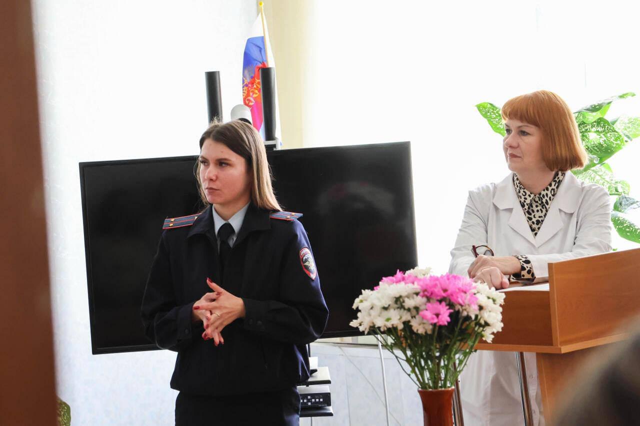 В целях профилактики детского дорожно-траснпортного травматизма среди детей-пассажиров инспектор пропаганды БДД отдела Госавтоиснпекции города Новомосковск Тульской области Виктория Серикова провела важную профилактическую... В целях профилактики детского дорожно-траснпортного травматизма среди детей-пассажиров инспектор пропаганды БДД отдела Госавтоиснпекции города Новомосковск Тульской области Виктория Серикова провела важную профилактическую...