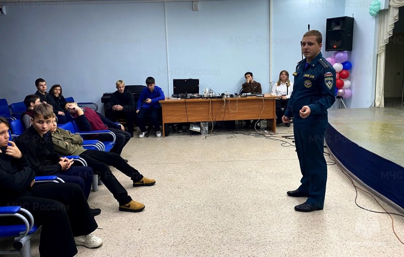 Новомосковские спасатели рассказали о пожарной безопасности детям с ограниченными возможностями здоровья Новомосковские спасатели рассказали о пожарной безопасности детям с ограниченными возможностями здоровья