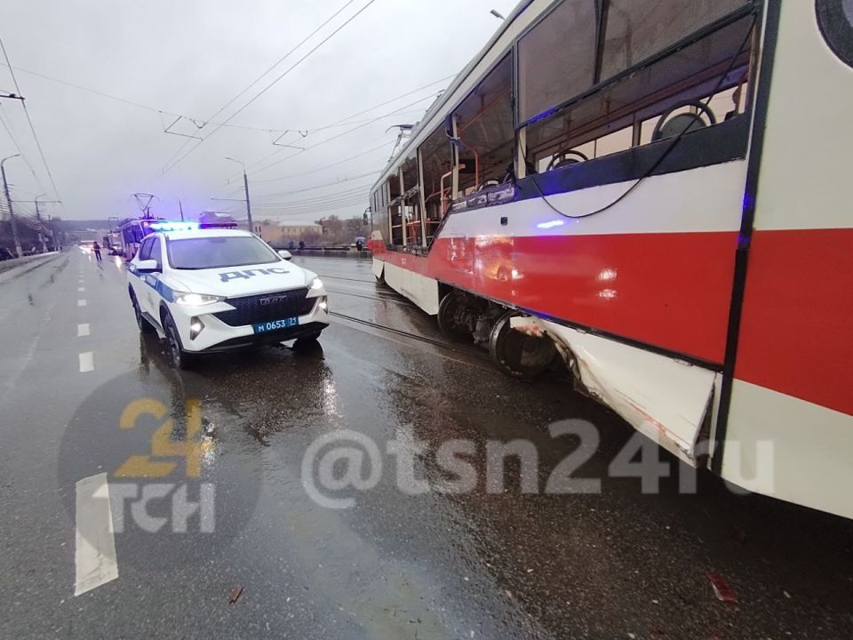 Публикуем фото с места массового ДТП на Пролетарском мосту