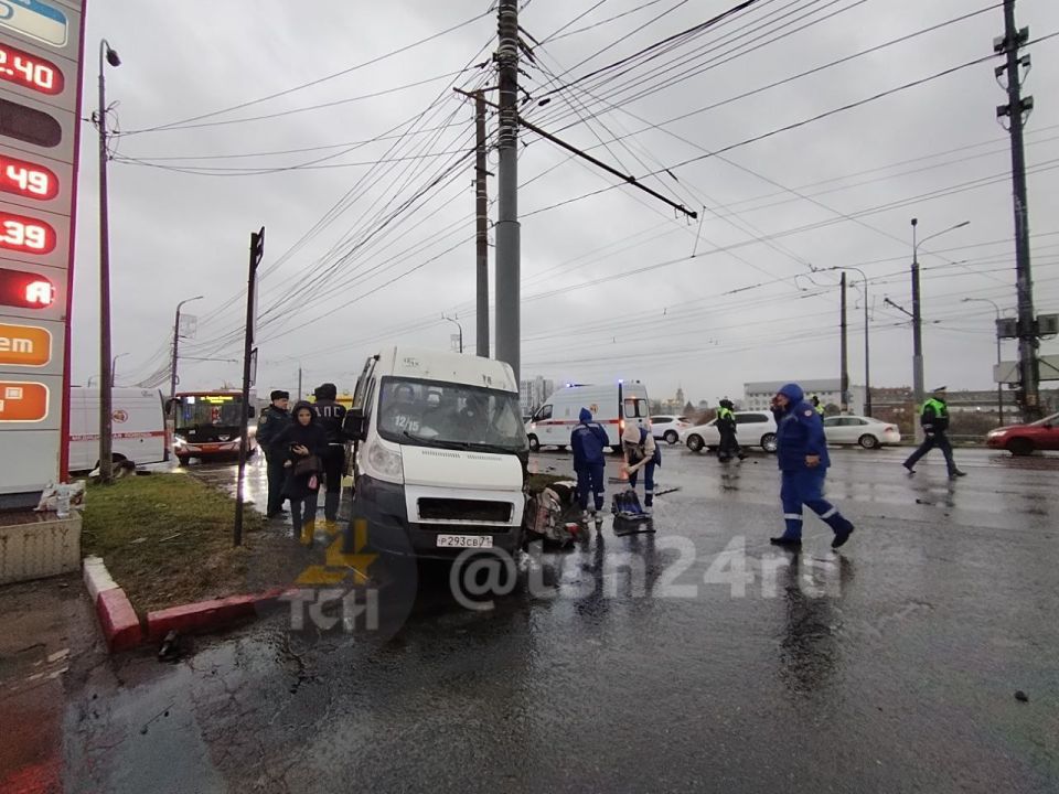 4 человека погибли, 16 пострадали в утреннем ДТП на Пролетарском мосту
