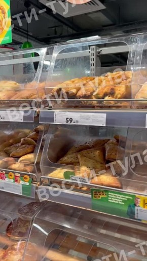 А кто у нас тут живёт?. В местной "Пятёрочке" в Ленинском живет кот в булках… #подписчики_жалуются