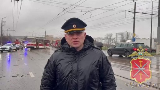 Сотрудниками Госавтоинспекции устанавливаются обстоятельства ДТП около ТРЦ «Макси» в городе Туле