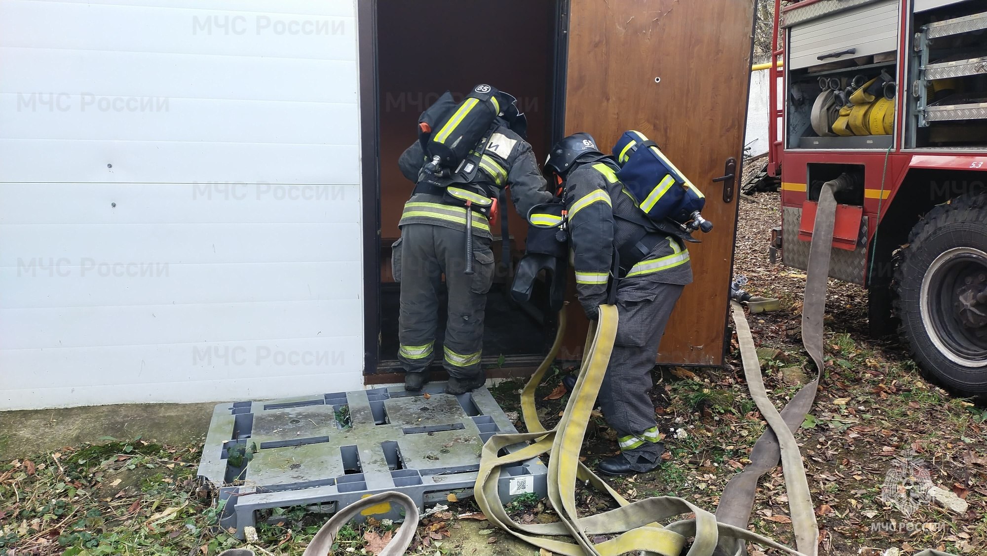 Веневские спасатели провели учения в производственном здании Веневские спасатели провели учения в производственном здании