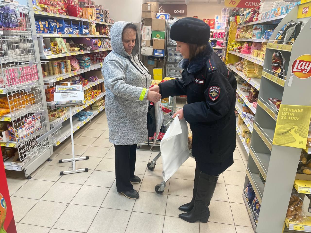 В рамках профилактической акции "Засветись" сотрудники управления Госавтоинспекции по Тульской области совместно с сотрудниками пропаганды БДД отделения Госавтоинспекции МО МВД России «Белевский» провели профилактические... В рамках профилактической акции "Засветись" сотрудники управления Госавтоинспекции по Тульской области совместно с сотрудниками пропаганды БДД отделения Госавтоинспекции МО МВД России «Белевский» провели профилактические...