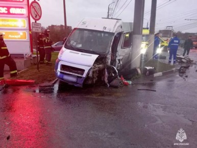 Что известно о массовом ДТП в Туле с участием трамвая, маршруток и легковых машин: