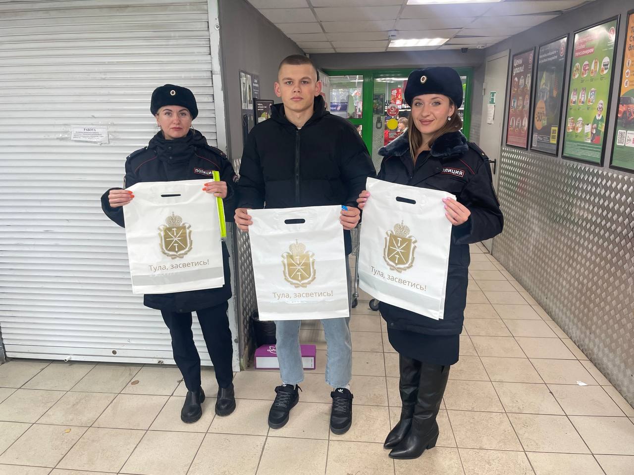 В рамках профилактической акции "Засветись" сотрудники управления Госавтоинспекции по Тульской области совместно с сотрудниками пропаганды БДД отделения Госавтоинспекции МО МВД России «Белевский» провели профилактические... В рамках профилактической акции "Засветись" сотрудники управления Госавтоинспекции по Тульской области совместно с сотрудниками пропаганды БДД отделения Госавтоинспекции МО МВД России «Белевский» провели профилактические...