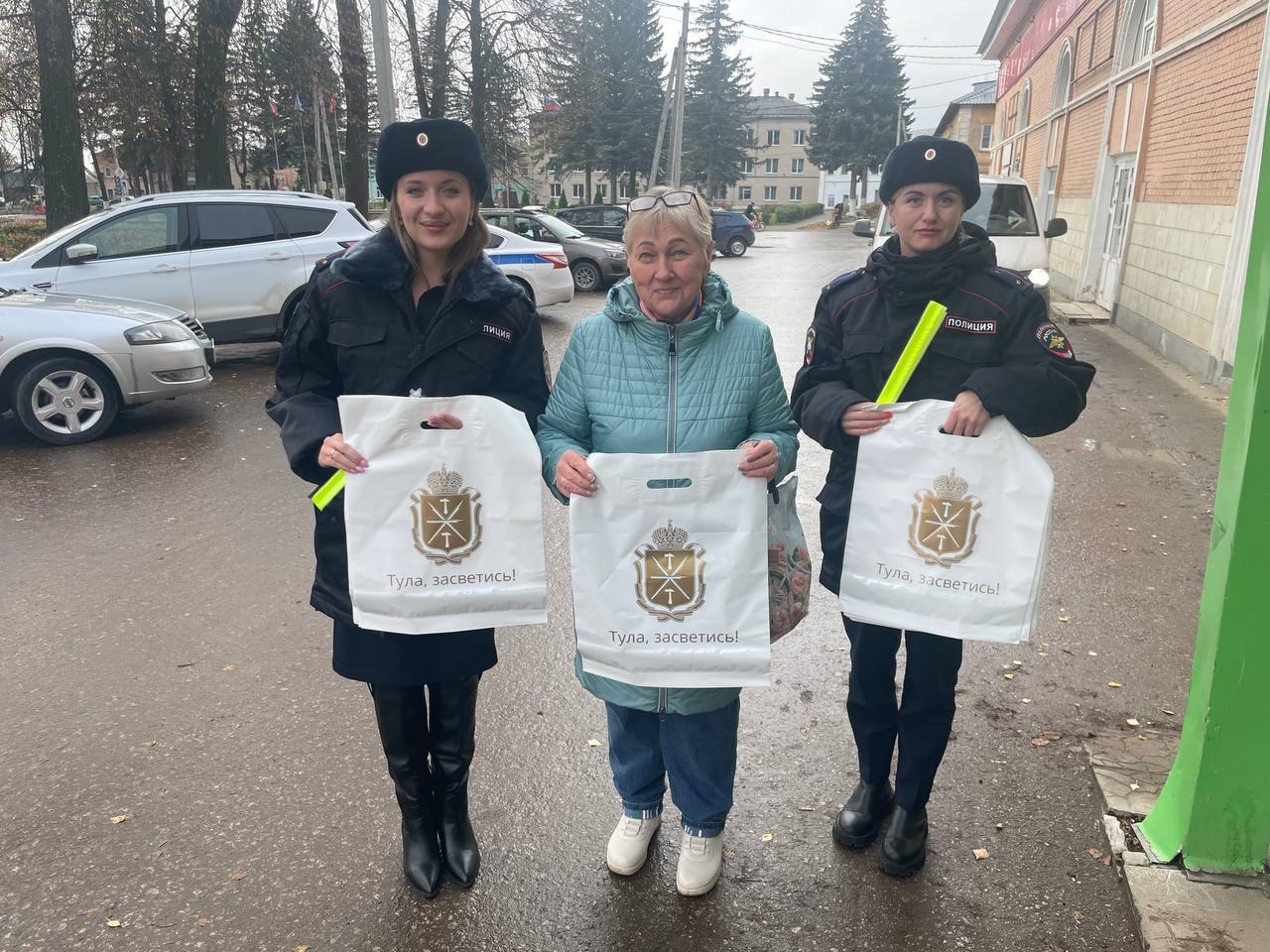 В рамках профилактической акции "Засветись" сотрудники управления Госавтоинспекции по Тульской области совместно с сотрудниками пропаганды БДД отделения Госавтоинспекции МО МВД России «Белевский» провели профилактические... В рамках профилактической акции "Засветись" сотрудники управления Госавтоинспекции по Тульской области совместно с сотрудниками пропаганды БДД отделения Госавтоинспекции МО МВД России «Белевский» провели профилактические...