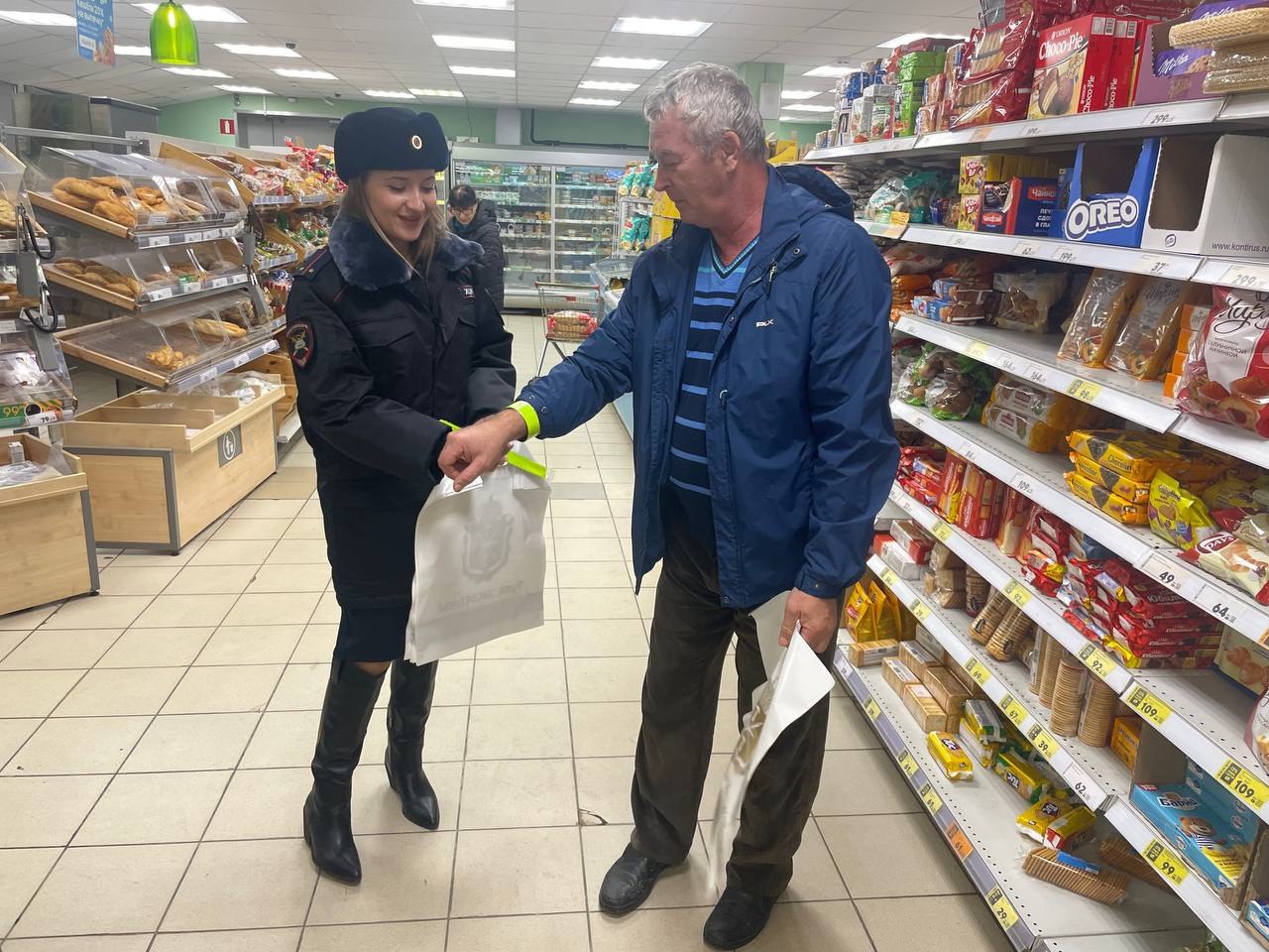 В рамках профилактической акции "Засветись" сотрудники управления Госавтоинспекции по Тульской области совместно с сотрудниками пропаганды БДД отделения Госавтоинспекции МО МВД России «Белевский» провели профилактические... В рамках профилактической акции "Засветись" сотрудники управления Госавтоинспекции по Тульской области совместно с сотрудниками пропаганды БДД отделения Госавтоинспекции МО МВД России «Белевский» провели профилактические...