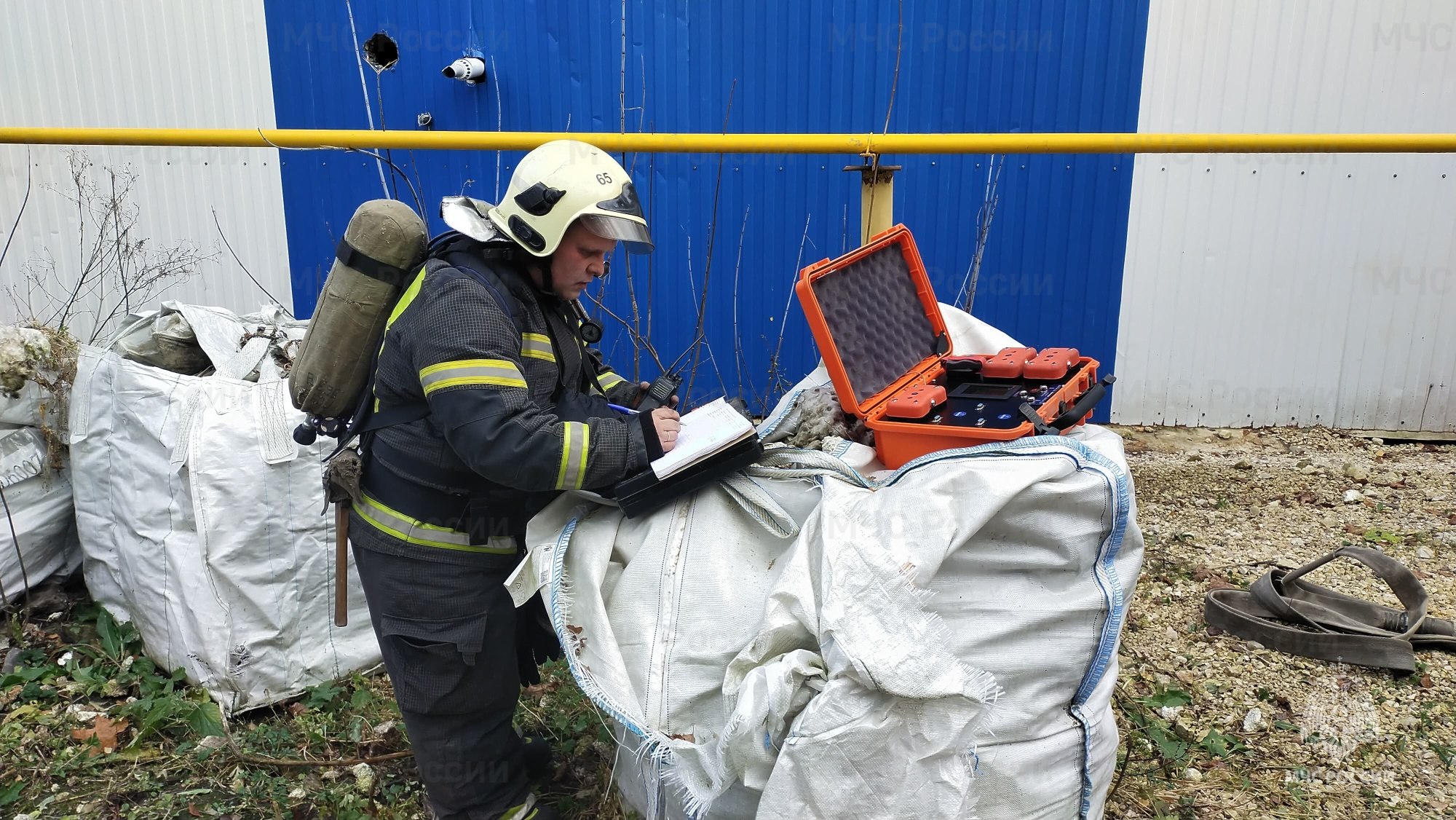 Веневские спасатели провели учения в производственном здании Веневские спасатели провели учения в производственном здании