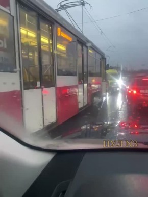 В Туле трамвай столкнулся с двумя маршрутками - 4 человека погибли, 19 пострадали: