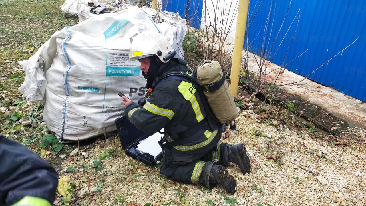 Веневские спасатели провели учения в производственном здании Веневские спасатели провели учения в производственном здании